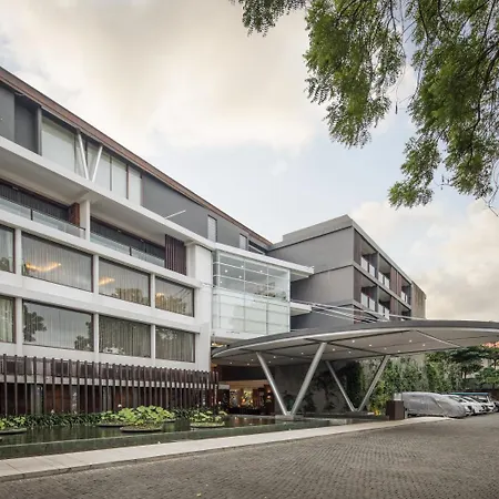 Suites By Watermark Hotel And Spa